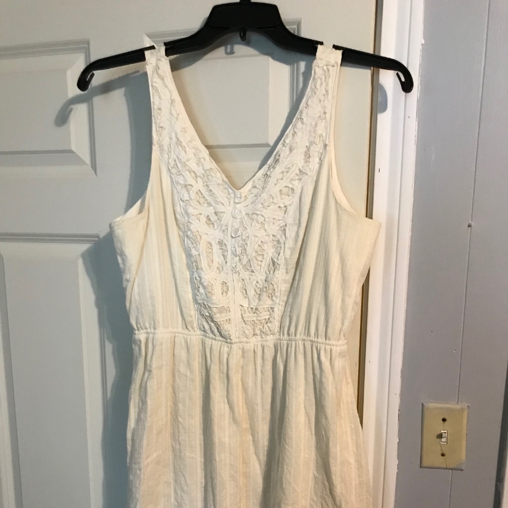 Sleeveless white/off white dress